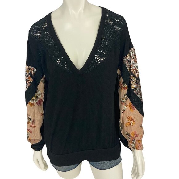 Gimmicks Women's Blouse Top Sz M Black Lace & Floral Accents V-Neck Long Sleeve - Picture 1 of 11